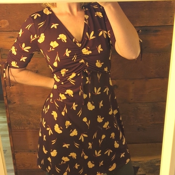 LC Lauren Conrad | Maroon Floral Mini Dress Lightweight V-neck Size M - Picture 3 of 10